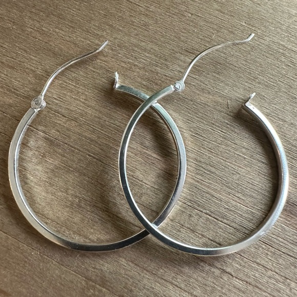 Set of 2 pair sterling silver earrings. - Picture 3 of 7